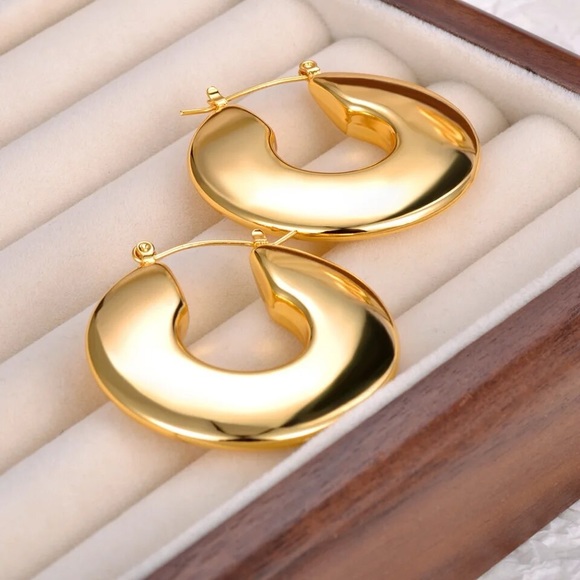New Chunky 18K PVD Gold Plated Hollow Flat Hoop Earrings - Picture 3 of 8